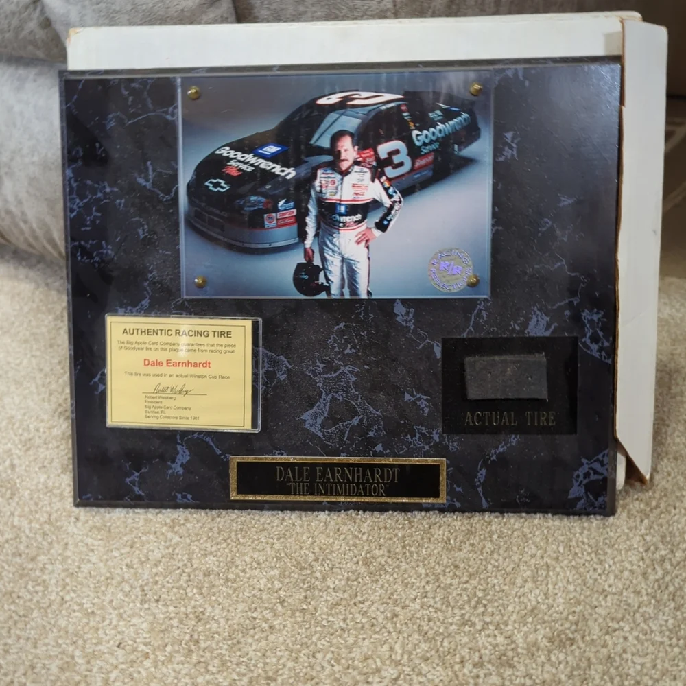 🏁Dale Earnhardt The Intimidator Authentic Racing Tire Plaque New In Box - Picture 6 of 16